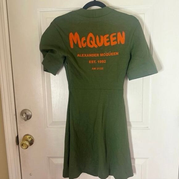 Alexander McQueen Dress Womens XS Green Short Sleeve Graffiti Logo T-Shirt - Picture 5 of 10